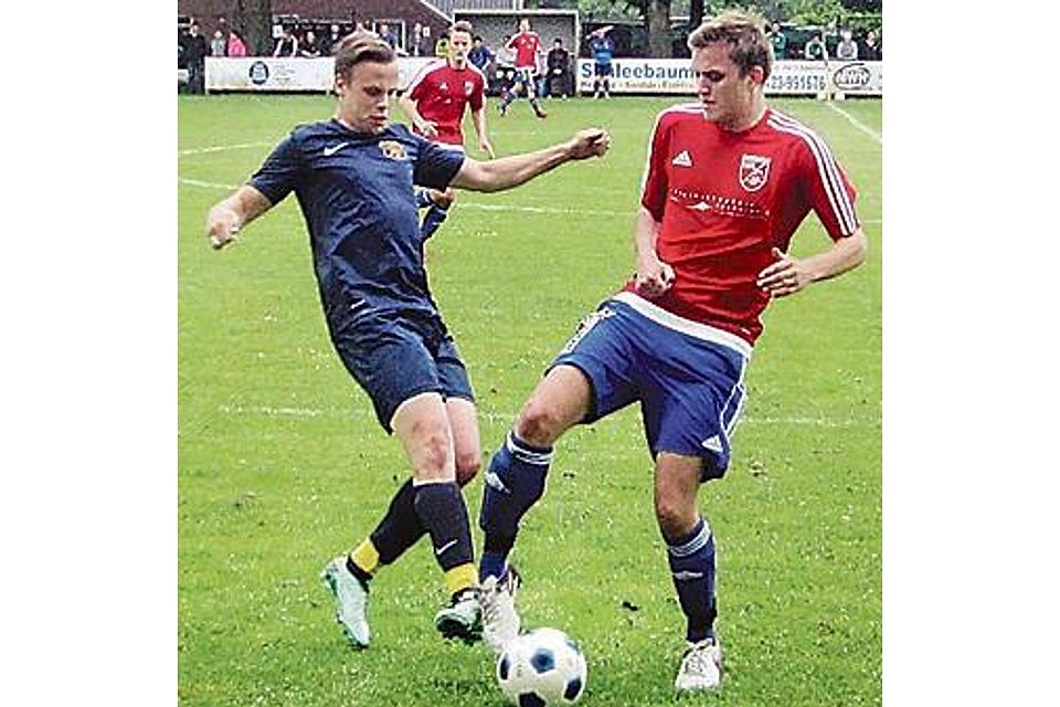Der TuS Sillenstede (links) gewann  2:0 gegen den  VfL Wilhelmshaven. Friedhoff