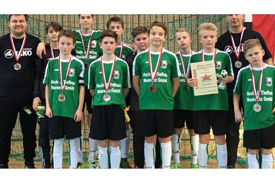 Zweitbestes Futsal-Team im Land Brandenburg: Die D1-Junioren des FV Preussen Eberswalde unterlagen im Finale denkbar knapp.  ©privat