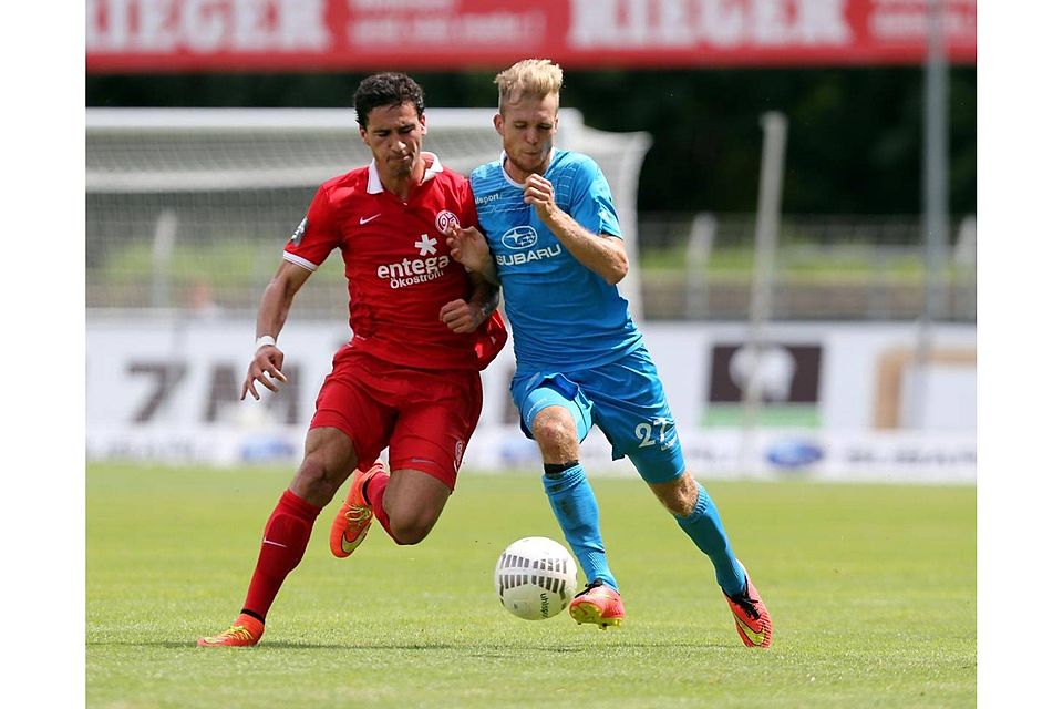 Fabian Baumgärtel (rechts, im Spiel gegen Mainz 05 II) ist vom DFB für derei Spiele gesperrt worden, Fabian Gerster wird ihn ersetzen. Foto: Baumann