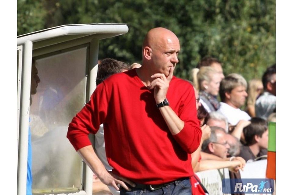 Der SC Falkenberg um Trainer Stefan Blüml steht gegen den TSV-FC Arnstorf auf dem Prüfstand. Foto: Grashuber