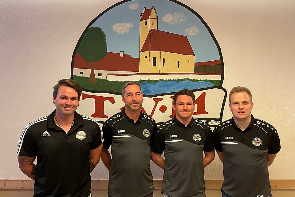 Von links nach rechts  2. Vorstand Markus Sigl, Chefcoach Johann Schmidtner, Co-Spielertrainer Marc Strasser, Abteilungsleiter Wolfgang Bachler 