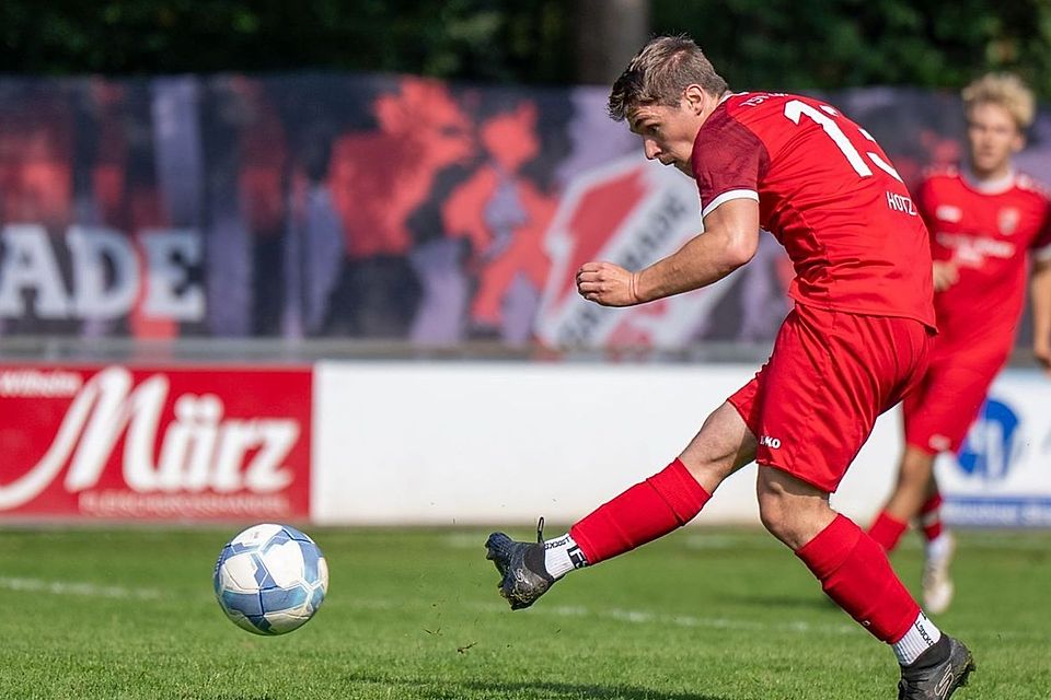 Zorneding gewinnt im Elfmeterschießen und zieht in Runde zwei ein. Zorneding gewinnt im Elfmeterschießen und zieht in Runde zwei ein.