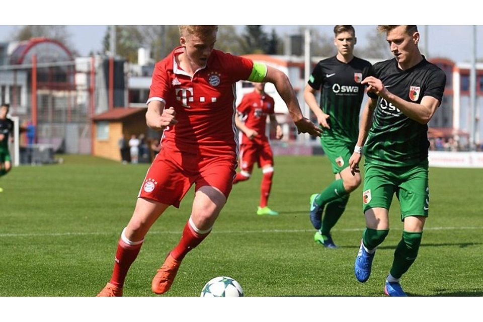 Felix Götze im Spiel der FC Bayern U19 gegen die A-Jugend des FC Aubgsburg F: Leifer