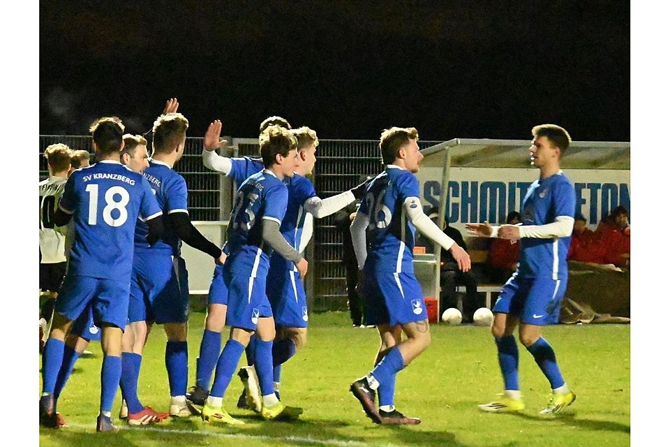 Die Kranzberger Fußballer jubeln in Finsing Die Kranzberger Fußballer jubeln in Finsing