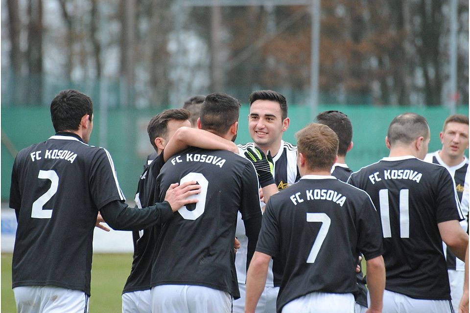 Nach einem erfolgreichen 6-Punkte-Wochenende übernimmt der FC Kosova die Tabellenführung in der KK2. F: Brandt
