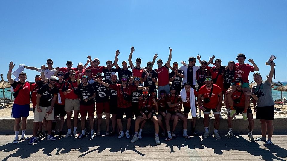 Meister machen „Malle“: Mit einer Mischung ihrer drei Aufstiegsteams machten Zornedings Herren den Ballermann unsicher.