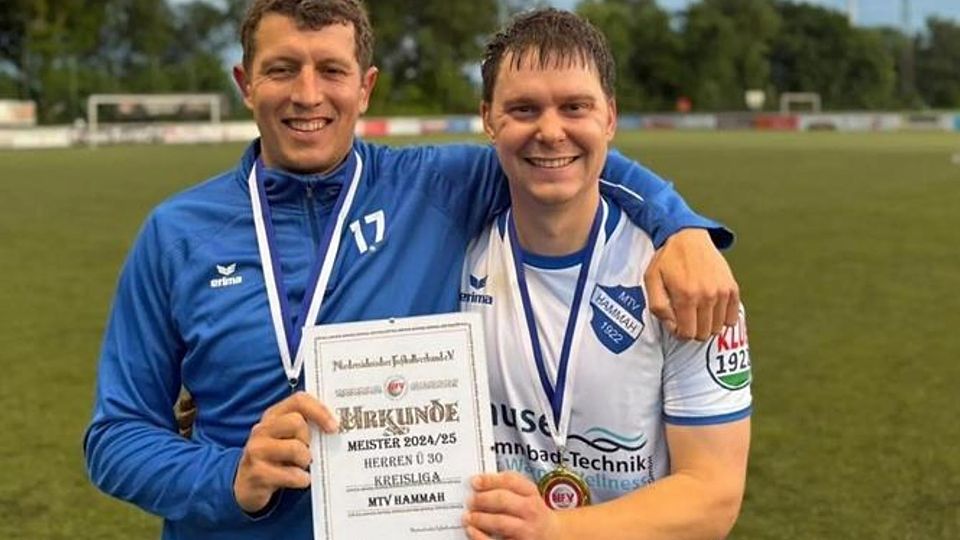 Timo Elfers und Tobias Jakob wurden mit dem MTV Hammah gleich im ersten Jahr nach Neugründung Meister in der Kreisliga.