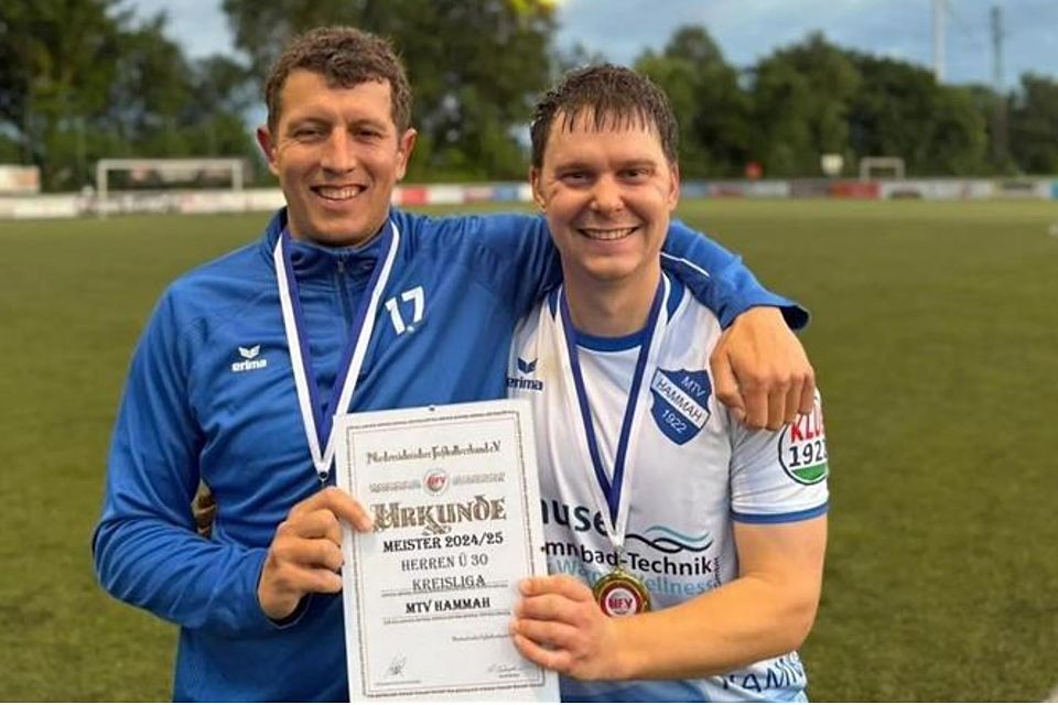 Timo Elfers und Tobias Jakob wurden mit dem MTV Hammah gleich im ersten Jahr nach Neugründung Meister in der Kreisliga.