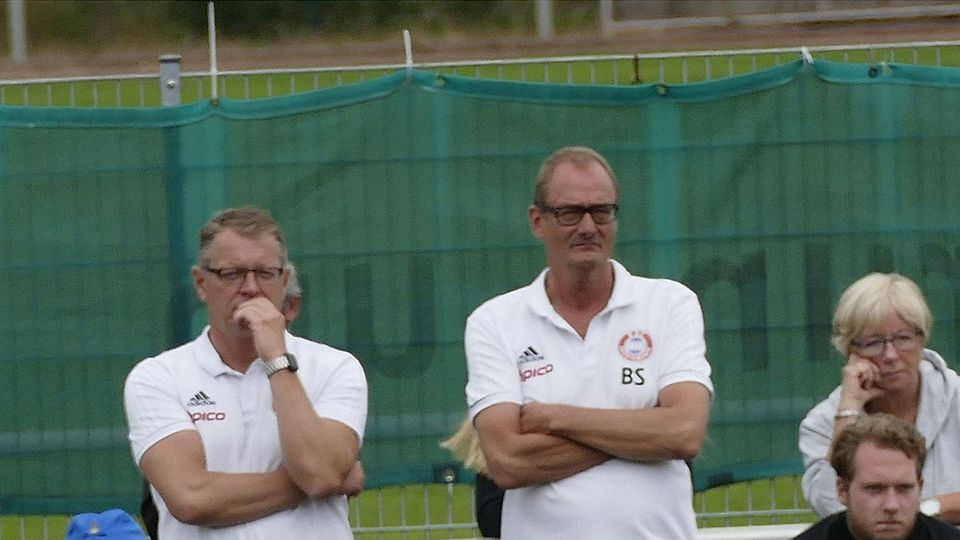 ESC Trainer Stefan Schlie (links) und Teammanager Bernd Sager mussten in Vegesack sechs Gegentreffer mit ansehen. Damit geht die Gegentorflut des ESC wie im Vorjahr weiter.