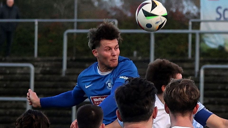 Leo Blenske war der Eintracht-Pechvogel: Erst verursachte er den Strafstoß zum 0:3, dann flog er mit Gelb-rot vom Platz.