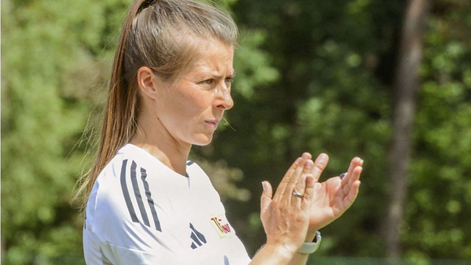 Marie Louise Eta als U19 Cheftrainerin