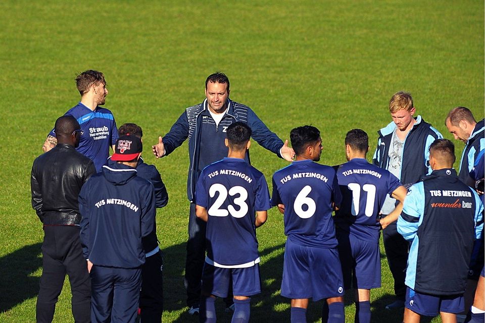 TuS-Trainer Zizino Teixeira Rebelo geht mit einem 25-Mann-Kader in die neue Landesliga-Saison.