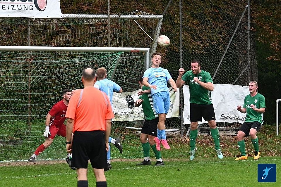 Die Dührener (hellblau) gehören diese Runde zur großen Spitzengruppe.