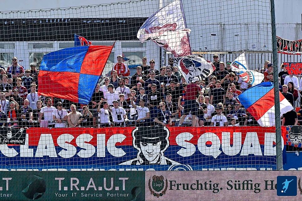 Sind mächtig angefressen: Die Fans der SpVgg Unterhaching.