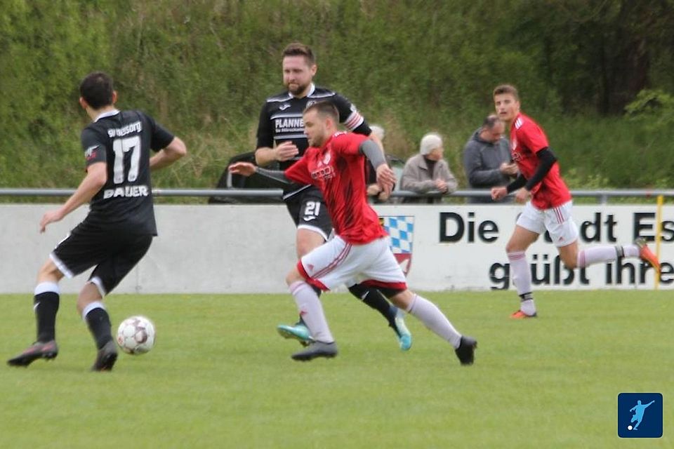 SC Eschenbach (rotes Trikot) gegen den SV Neusorg (in Schwarz) heißt das brisante Duell an Spieltag 2. Unser Bild stammt von einem Spiel im Jahr 2019.