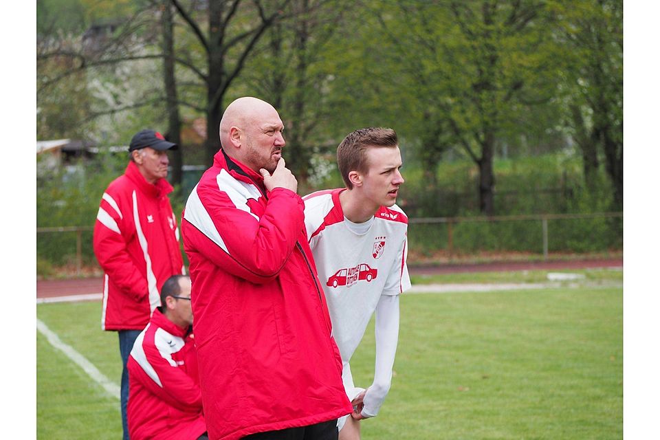 Will auch beim Tabellenführer etwas mitnehmen: TBU-Trainer Uwe Braun (re., hier mit Daniel Schwarz) Foto: Dominik Florian