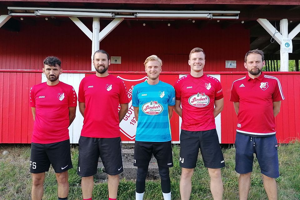 Von Links: Felix Scharbach (Teammanager), Tobi Müller (Trainer), Felix Pustelnik, Patrick Jurzinski, Holger Reinhold (Vorstand)
