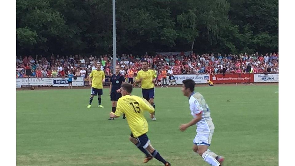 Vor wenigen Wochen noch am Ball gegen Mainz 05, nun müssen einige Spieler von TuS Framersheim II (gelb) gegen den FC Bülbül Nurhak ran. F: Werner Wenzel