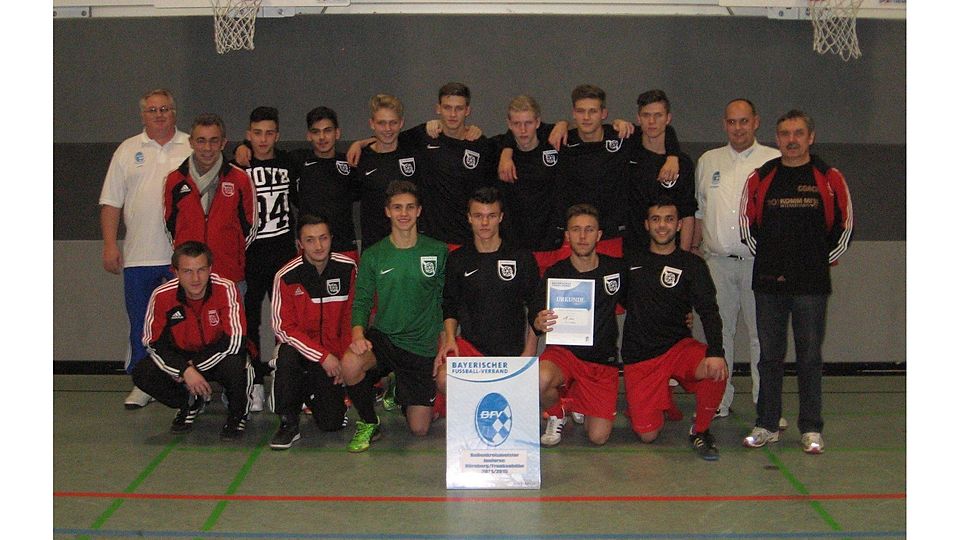 Die U19 des FSV Stadeln - hier nach ihrem Sieg bei der Kreismeisterschaft - erreichte bei der mittelfränkischen Bezirksmeisterschaft den vierten Platz (Foto: FSV).