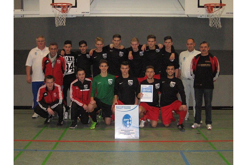 Die U19 des FSV Stadeln - hier nach ihrem Sieg bei der Kreismeisterschaft - erreichte bei der mittelfränkischen Bezirksmeisterschaft den vierten Platz (Foto: FSV).