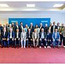 In seine zweite Amtszeit als BFV-Präsident geht (sitzend, 5.v.li.) Christoph Kern mit seinem Vorstandsteam und den Ehrenmitgliedern (siehe Extrabericht).