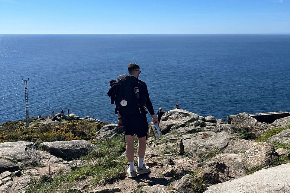 „Atemberaubend, wenn man nur noch Blau sieht“: Jan Linder am Ende des Camino Finisterre an der Atlantikküste | Foto: Privat