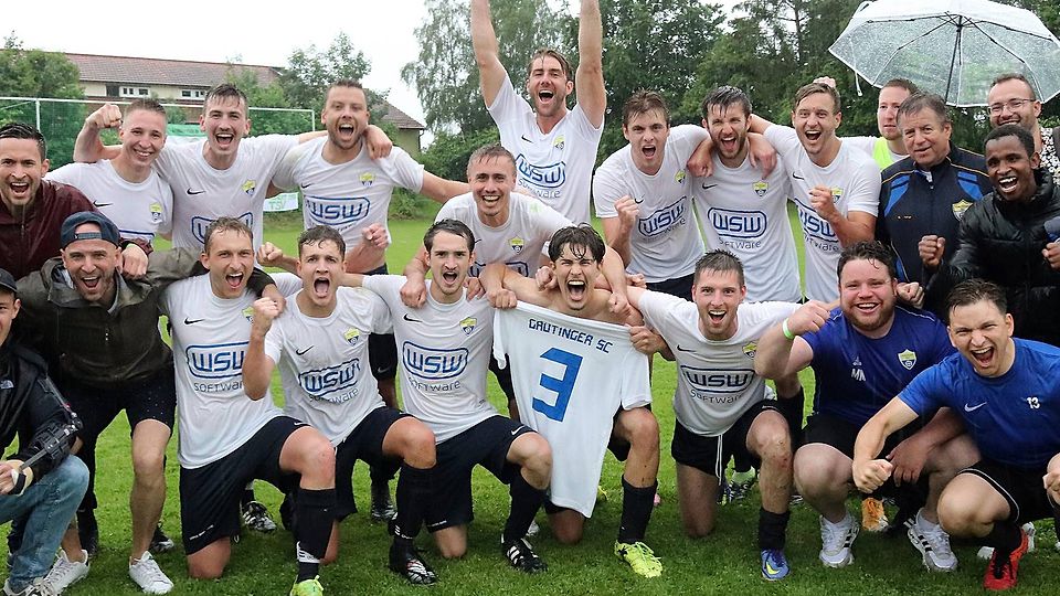 Klassenerhalt über die Relegation gesichert: die Fußballer des Gautinger SC um Trainer Bernd Ziehnert (hinten 4.v.r.).
