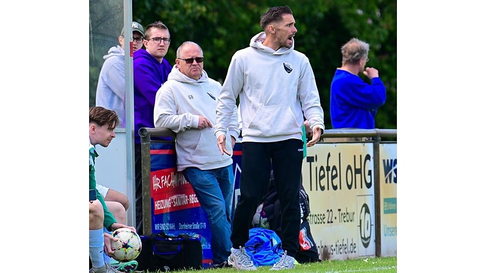 Sebastian Lindner, Trainer des VfR Fehlheim, blickt mit Spannung auf die Relegationsspiele gegen die TS Ober-Roden. 	Foto: Uwe Krämer