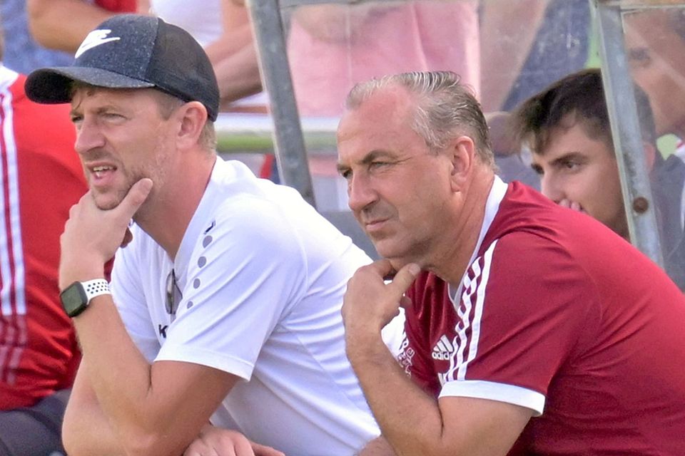 Keine Schuldzuweisung: Manfred Schuster, sportlicher Leiter des Fußball-Kreisligisten TSV Offingen (rechts), und der nun geschasste Trainer Fabian Knötzinger gehen fortan getrennte Wege.