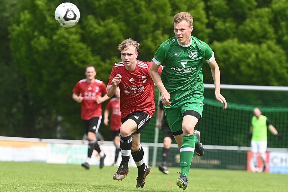 Der TSV Zusmarshausen (rechts Jonas Watzal) trifft in der Bezirksliga-Relegation auf den TSV Ottobeuren. Es ist eine von vier Partien in der ersten Runde.