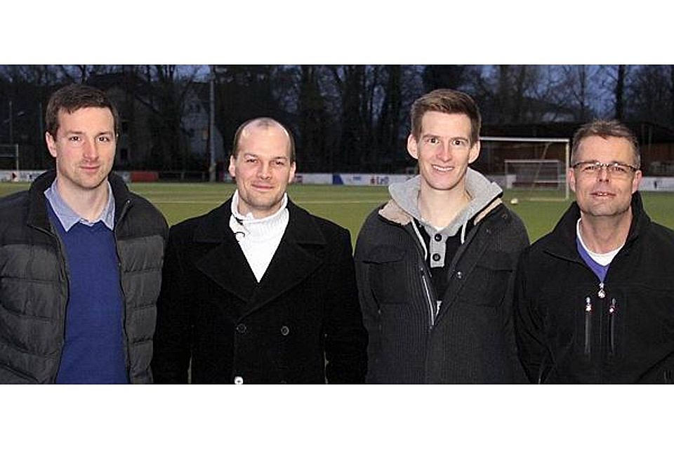 Wollen die Entwicklung des SV Brake mit vereinten Kräften vorantreiben: (von links) Daniel Nolan, Simon Theilmann, Sebastian Schütte und Teammanager Thade Daniel chl