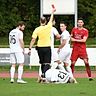 Keinen Sieger gab`s im Stadtderby Deggendorf vs. Seebach! Gästeakteur Patrick Pfisterer (re.) musste kurz vor Schluss noch mit glatt Rot runter.