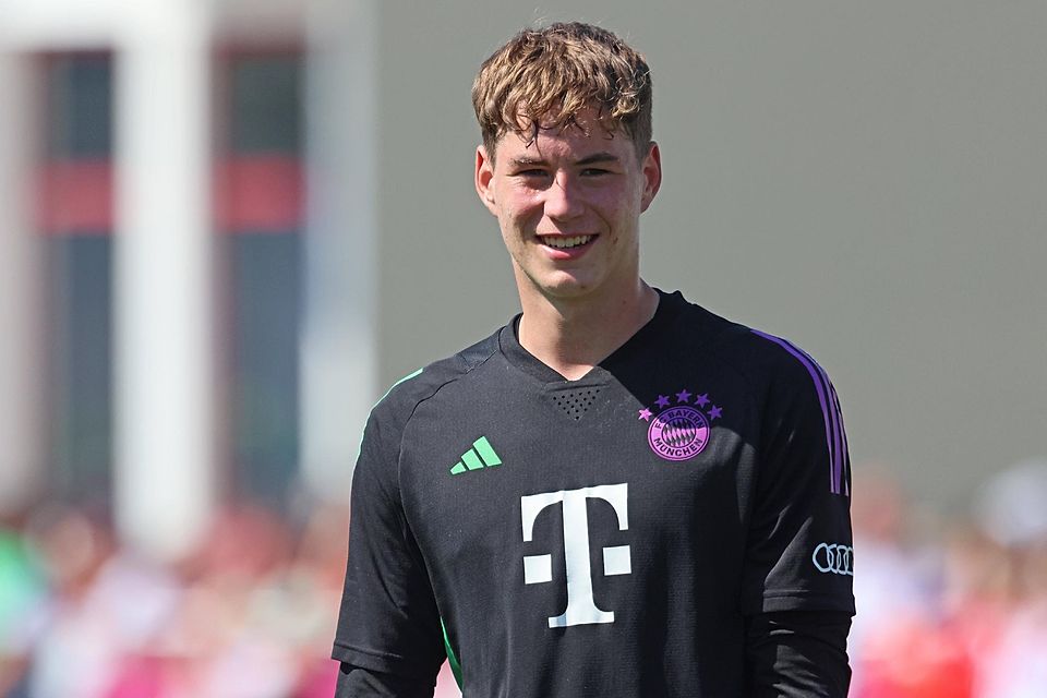 Torwart, Max Schmitt, Portraet, Portrait, Fussball / FC Bayern Muenchen / Training an der Saebenerstrasse / 22.08.2023 /