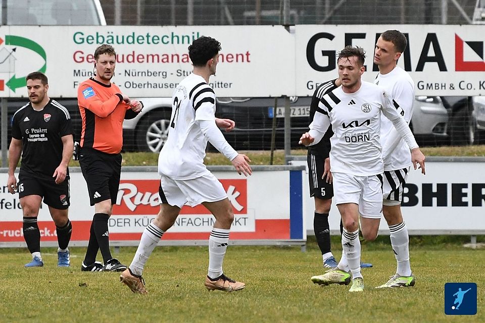 Kenneth Sigl (zweite von rechts) wird der SpVgg Landshut ein paar Partien fehlen 