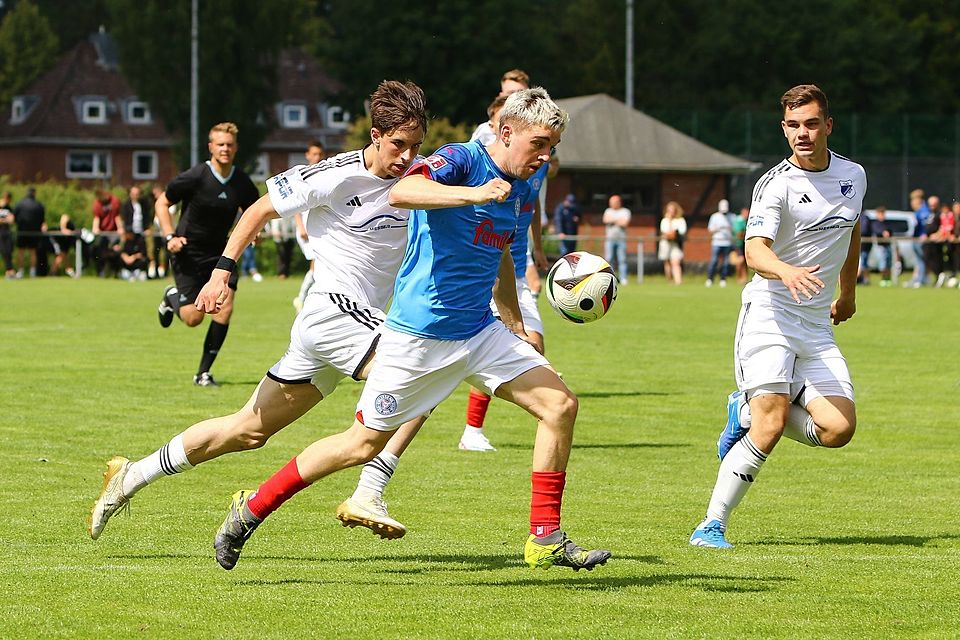 Ein Franke im hohen Norden: Philipp Hack (im blauen Trikot) ist in Kiel angekommen - und will weiter hart an sich arbeiten für den Profitraum.