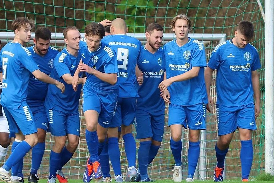 Mit dem zweithöchsten Sieg seiner Bezirksliga-Geschichte hatte Alemannia Pfalzdorf fraglos kaum gerechnet. Mit dem zweithöchsten Sieg seiner Bezirksliga-Geschichte hatte Alemannia Pfalzdorf fraglos kaum gerechnet.