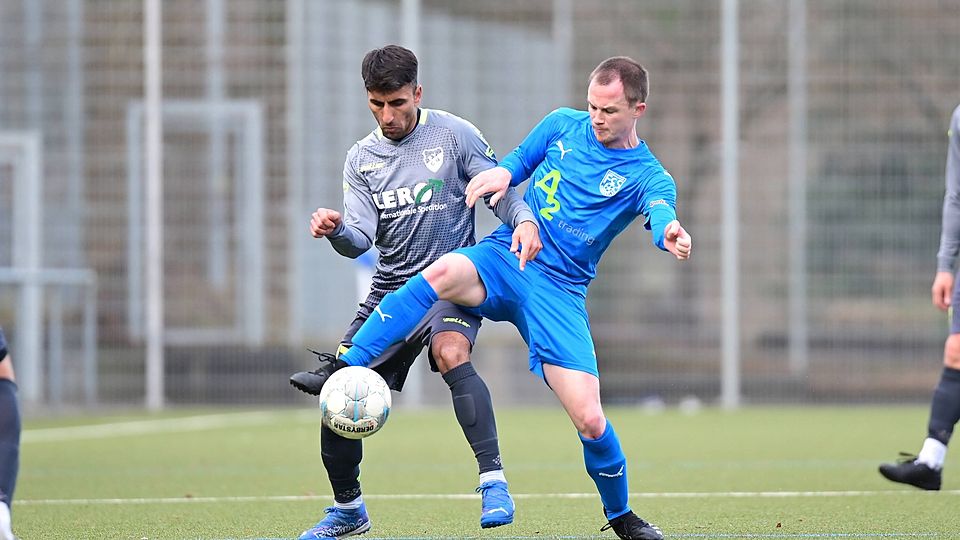 Mann des Abends: Fabian Carlsen (re.) feierte mit der "Zweiten" des FC Süderelbe den ersten Sieg. 