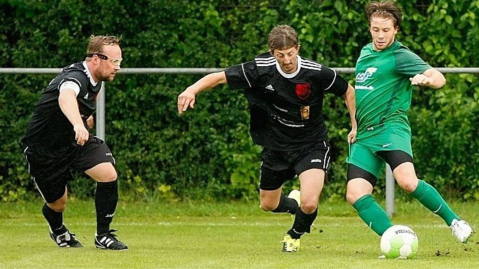 Sieger tragen Grün: In der B-Klasse Ost gewann der TuS Roxheim knapp mit 1:0 gegen den TuS Winzenheim.