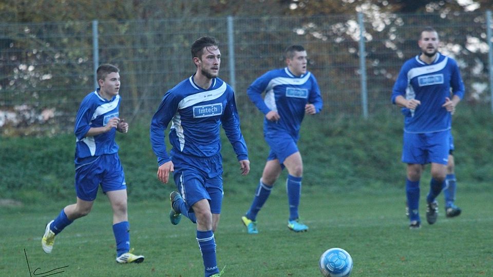 Die "Blauen" auch 2016/17 mit bewährtem Trainer-Gespann: der SV Steckenroth hat mit Sören Jung und Patric Kobel verlängert. Archivfoto: Jan Henz