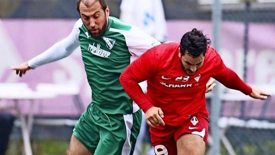 Verheißungsvoller Wiedereinstieg: Jannik Volz (rechts) hat seine Fußballpause beendet und will den SV Vaihingen nun zumindest bis  zur Winterpause unterstützen. Foto: Baumann