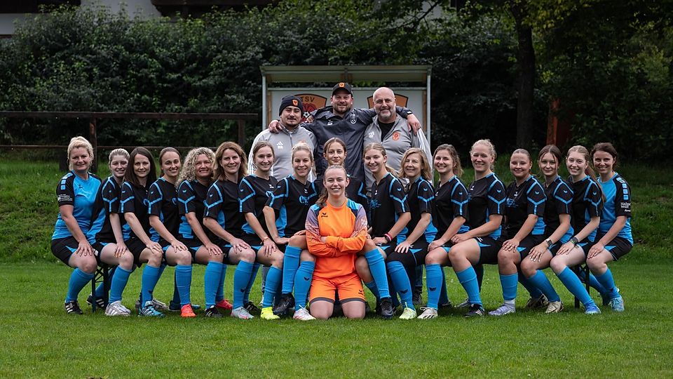Freuen sich auf den regulären Großfeld-Punktspielbetrieb: die Fußballerinnen des TSV Hechendorf.