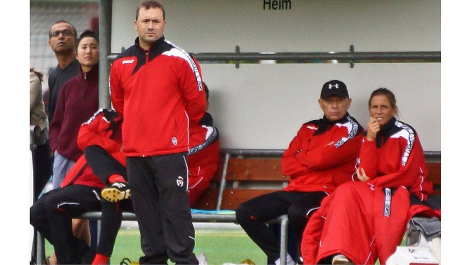 Da steht er nun noch zwölf Mal in der Hessenliga: Daniyel Bulut in seiner Funktion als Trainer des SC Waldgirmes. 	Archivfoto: Bär