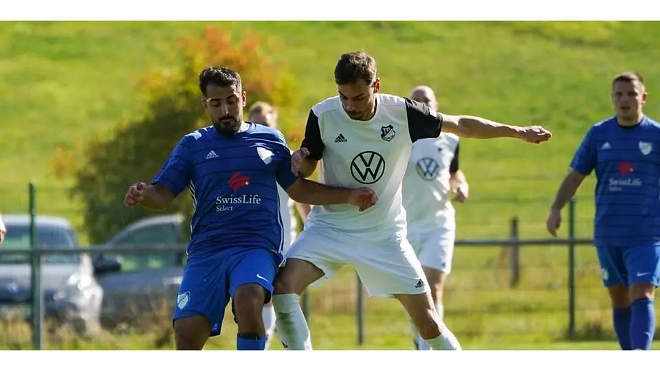 Torschütze beim Sieg der TSG Dorlar in der Fußball-A-Liga Wetzlar gegen den TSV Blasbach: Patrick Reiners (r.) in Aktion. (Archivfoto) © Isabel Althof