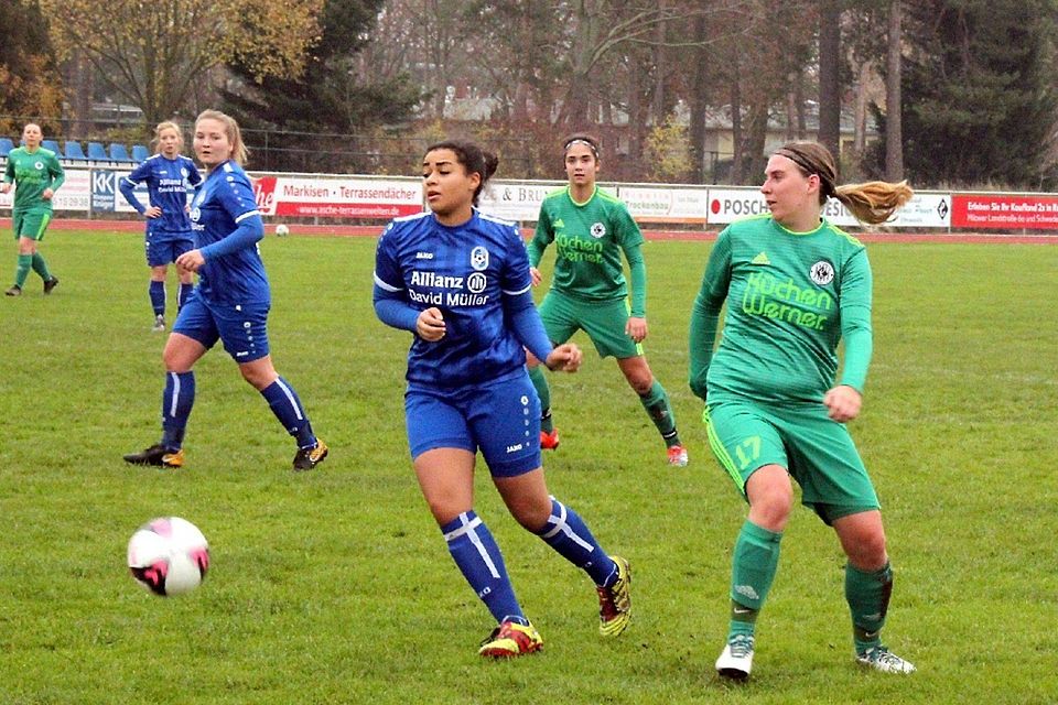 Fatima Bahrs (m.) steigerte sich im Verlauf des Spiels und konnte an ihre gute Leistung aus dem Miersdorf-Spiel anknüpfen.  ©kri