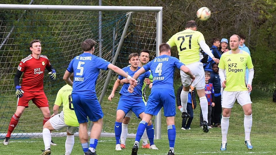 Viele Torraum-Szenen und insgesamt sieben Tore bekamen die Zuschauer beim Stadtderby zu sehen.