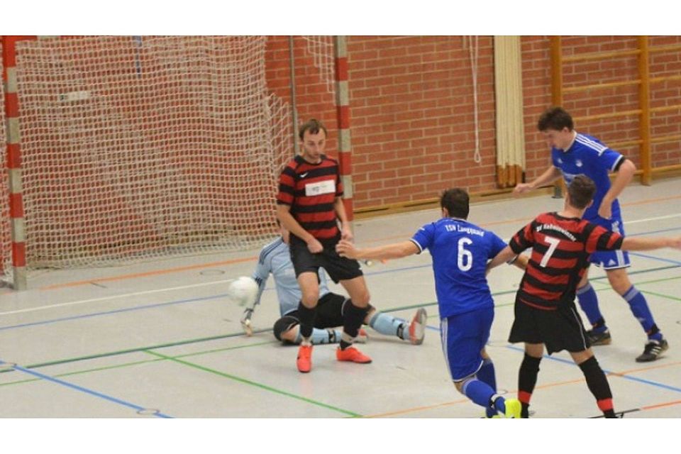 Der TSV Langquaid (in blau) findet sich im offiziellen Futsalreigen erneut auf dem Podest wieder.  Archivfotos: Kahler