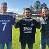 Michael Eibel (links) und Angelo Jakob (Mitte) bilden ab Sommer das Trainerduo beim VfL Ecknach. Es freut sich Sportchef Jochen Selig.