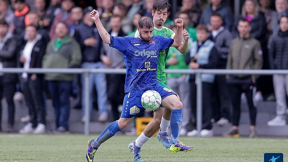 Harlingen (in grün) gewann, muss aber trotzdem in die Relegation. Gegner Colmar (in blau) ist abgestiegen