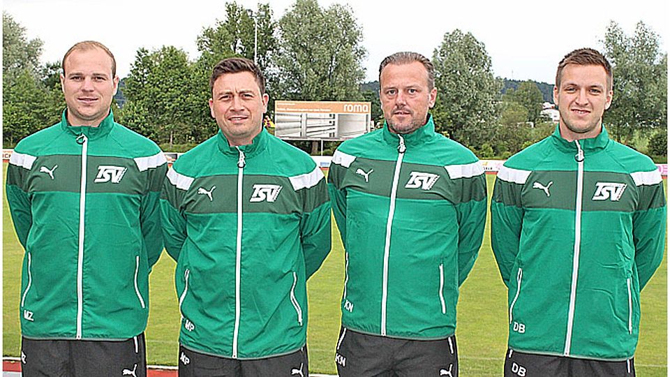 Zweiter Abteilungsleiter Marco Zahler, die Trainer Michael Porstendörfer und Konrad Nöbauer sowie Spartenchef Dominik Brenner (von links) stehen für die neue Ära beim TSV Burgau.  Foto: Uli Anhofer