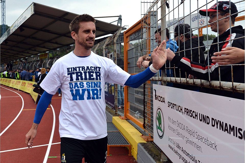 Tschüss, Trier! Milorad Pekovic verabschiedet sich zum Karriereende von den Eintracht-Fans. TV-Foto: Hans Krämer